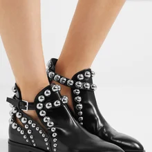 Новое поступление; модельные туфли для вечеринки; женские ботинки с острым носком на плоской подошве; сезон весна-лето; ботильоны с вырезами и заклепками