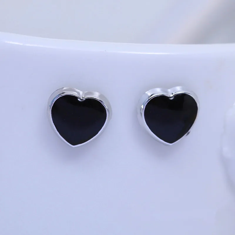 

Free Shipping 2018 New Arrival Heart Ear Cuff Black White Magnetic Unisex Orecchini Clip Pendientes Oreja Earings Clips Women