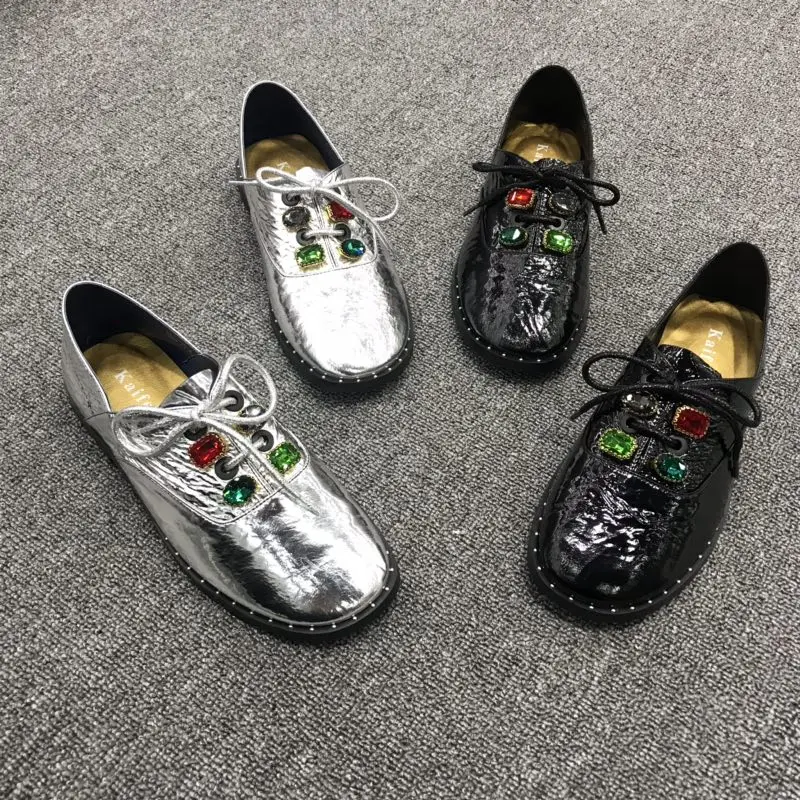 2019 New Rhinestone Women Flat Shoes Red Green Crystal Decor Lace-up Loafers Luxury Shiny Flats Soft Leather Comfortable Shoes