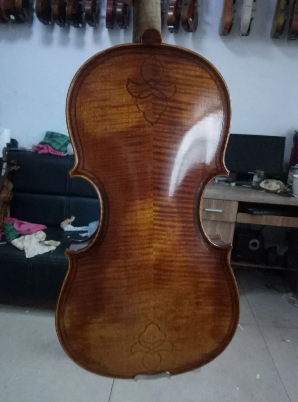 

Master 4/4 violin Maggini model antique style hand carved flower maple back