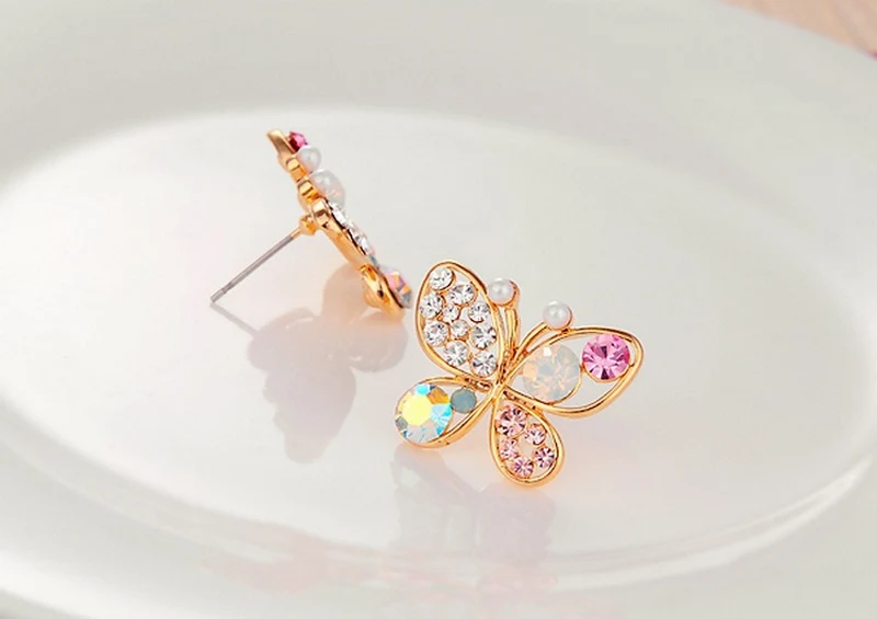 

Fancy Cute Butterfly Stud Earrings Colored Rhinestones Hollow Pearl Butterfly Creative Animal Earrings Women Jewelry Girls Gift