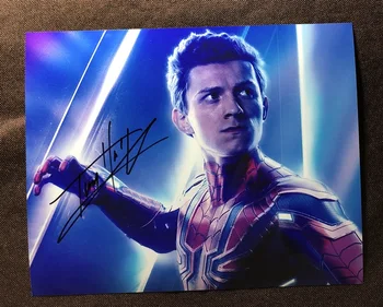 

hand signed Tom Holland Avengers: Endgame autographed photo 8*10 inches 042019A