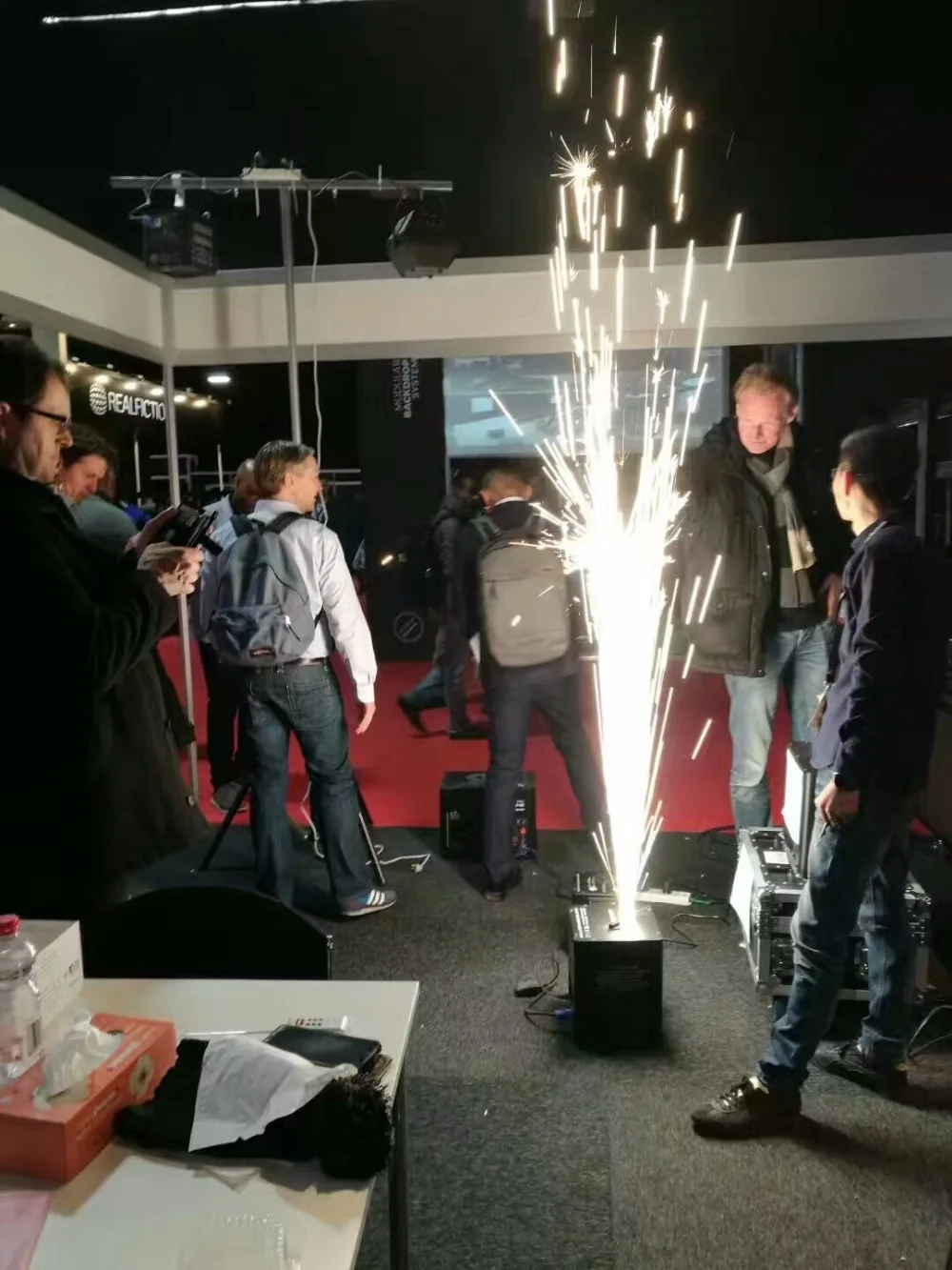 Controle de Rotação para o Casamento da Fase Elétrica Sparkler Chama Fogo Máquina 2m Altura Especial Coldfireworks Dmx 512 500w 30 500w elétrica sparkler chama fogo máquina sparkler 2m altura especial coldfireworks dmx 512