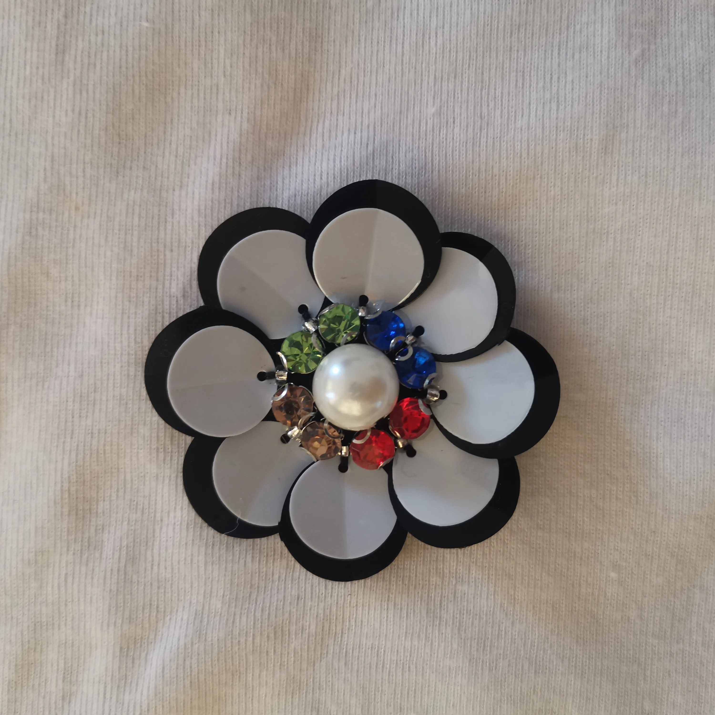 

Diy Diamond and pearl sequins Handmade Flowers Suitable for personality brooch, bag, headwear