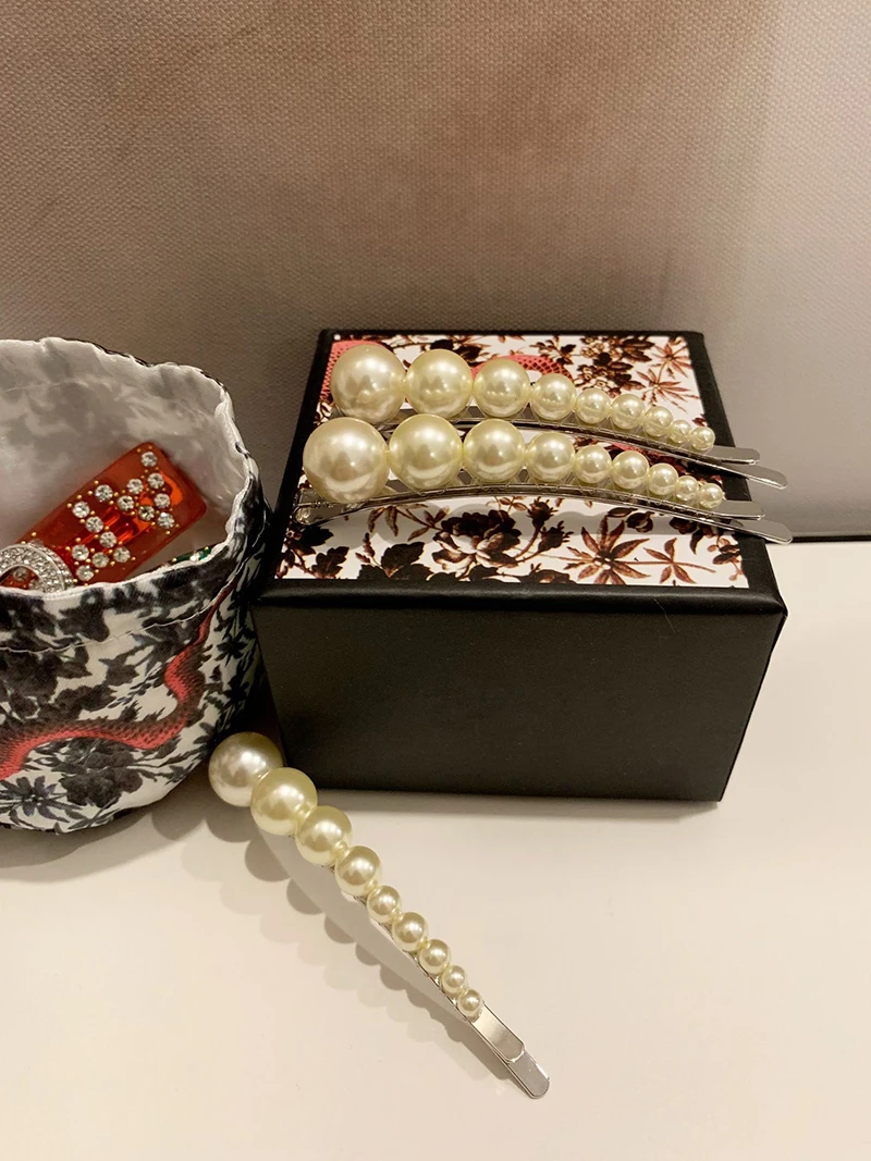 

New fashion trend retro pearl hair clips Women's wedding party pearl jewelry Elegant design Clothing accessories