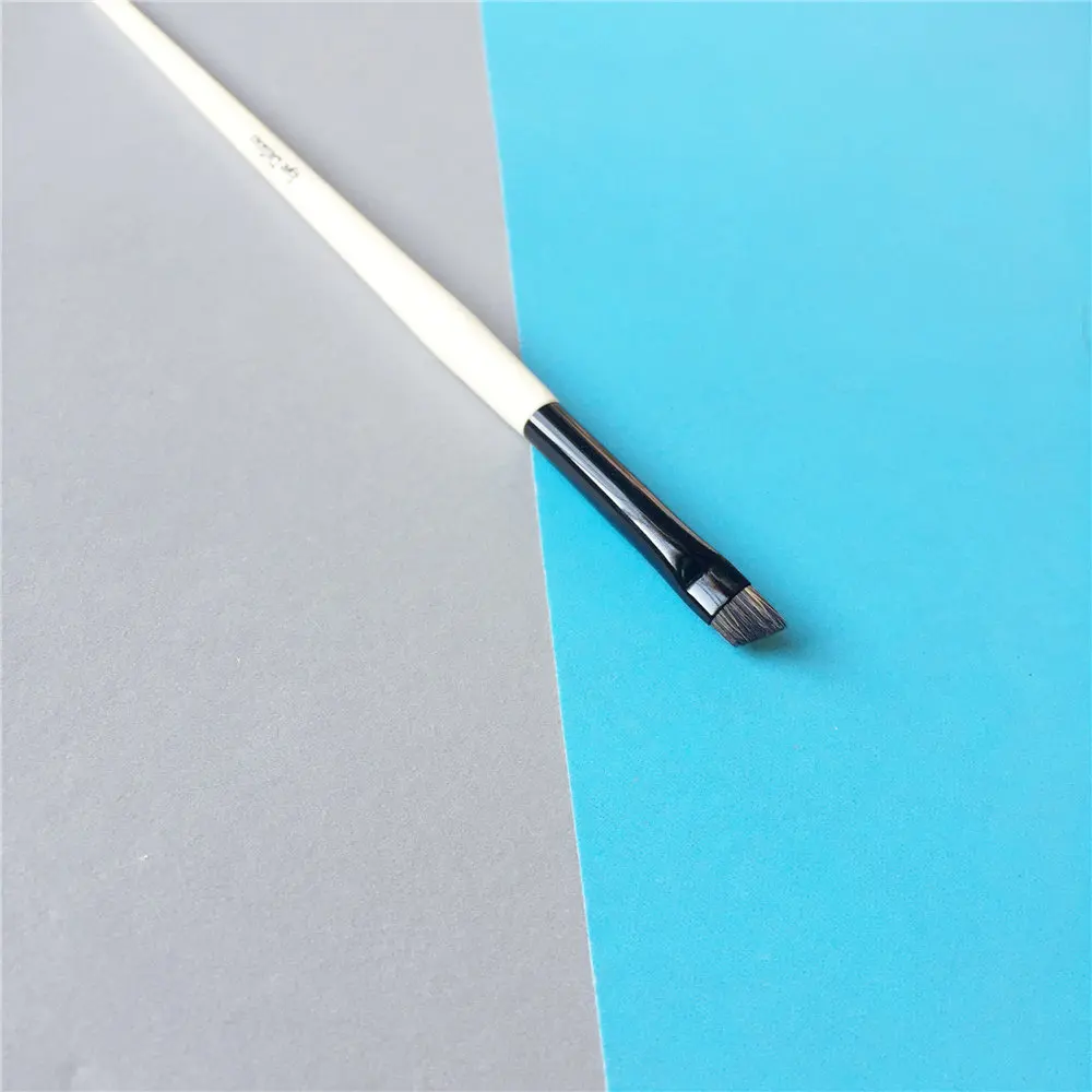 Bobbi Brown Eye Definer Brush _ 4