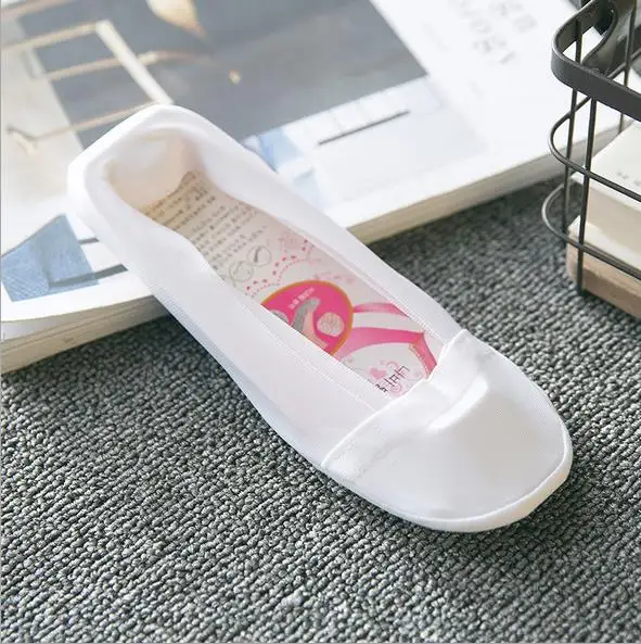 QA103 летний цельный открытый Шелковый бесшовный носок тапочки женские сексуальные невидимые лодочки Носки Нескользящие силиконовые женские низкие носки - Цвет: Белый
