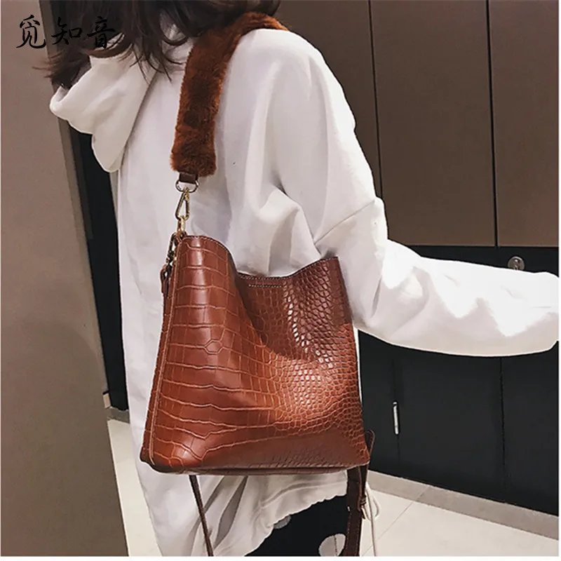 

Crocodile Pattern Bag Bucket Bag For Women Clip Evening Bag Chain Luxury Women Plush Handbag Purse Shoulder Bags Hot