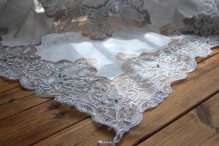 Luxury Lace Satin Beaded Square Christmas Tablecloth Gold Silver Splice Cloth Kitchen Home Wedding Table Cover Textiles D026