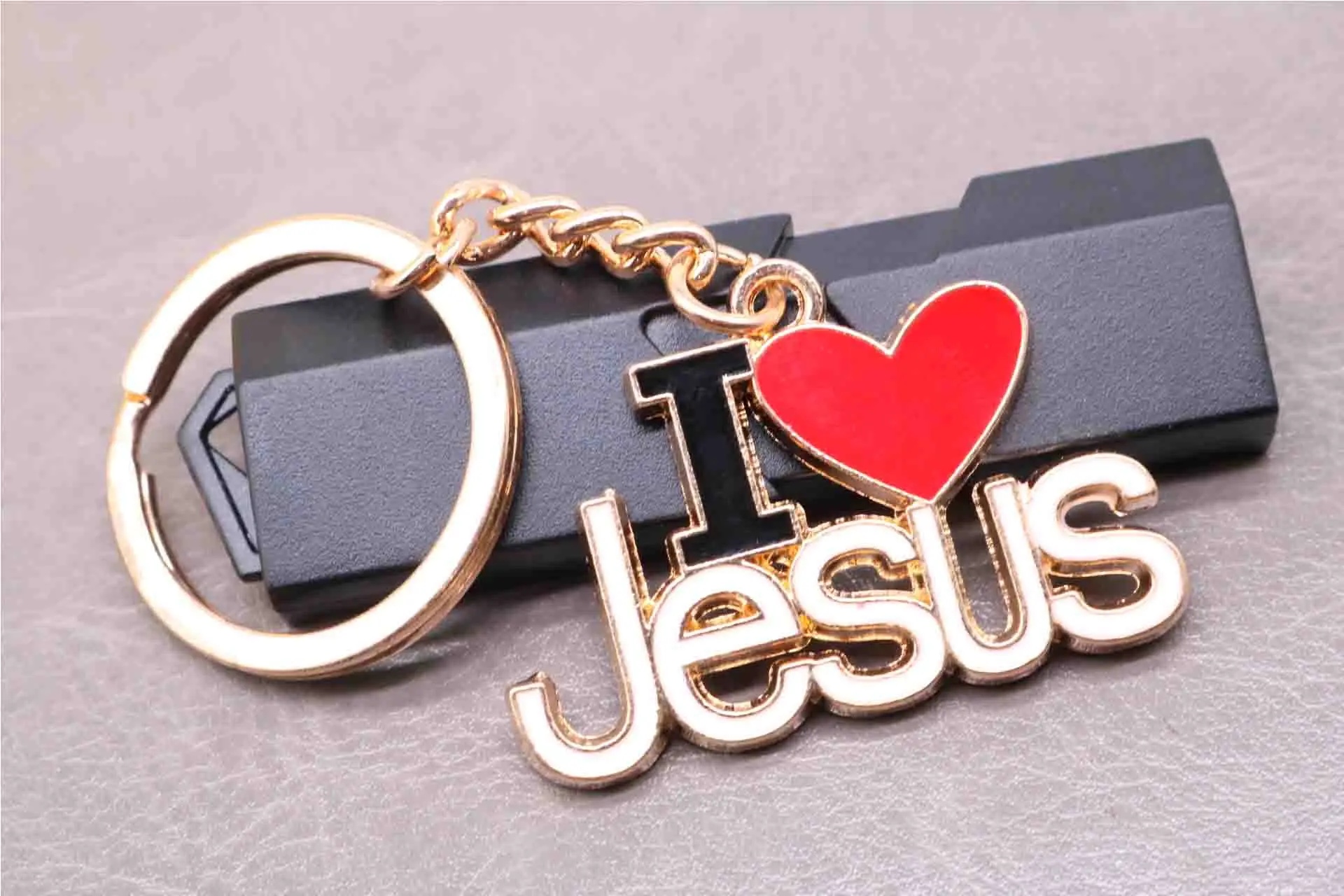 

Religious Jesus Fish Key Chain, Colored I Love Jesus Keychain Christ Cross Key Car Key Chain.