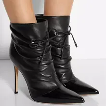 Распродажа! Женские черные лакированные ботильоны с острым носом на высоком каблуке и на шнуровке