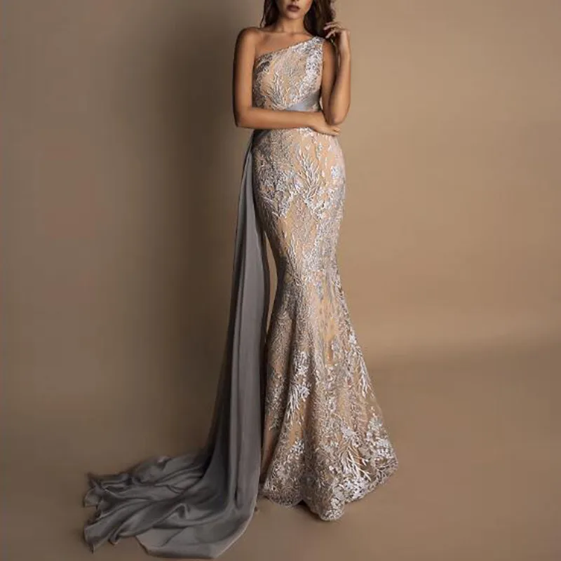 

Arabic Dubai 2019 robe de soiree Evening Gowns with One Shoulder Cape Silver Applique Champagne Mermaid Long Prom Party Dresses