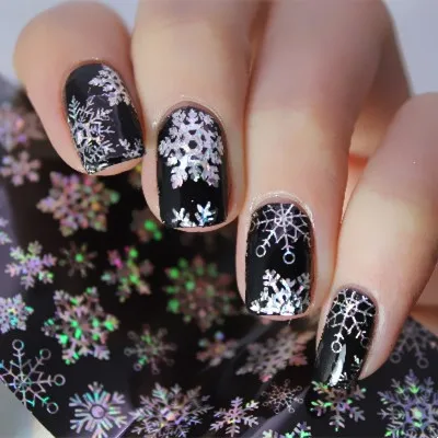 черные ногти со снежинками. черные ногти со снежинками. черный маникюр со снежинками. черный маникюр со снежинками новогодний. черные ногти снег.