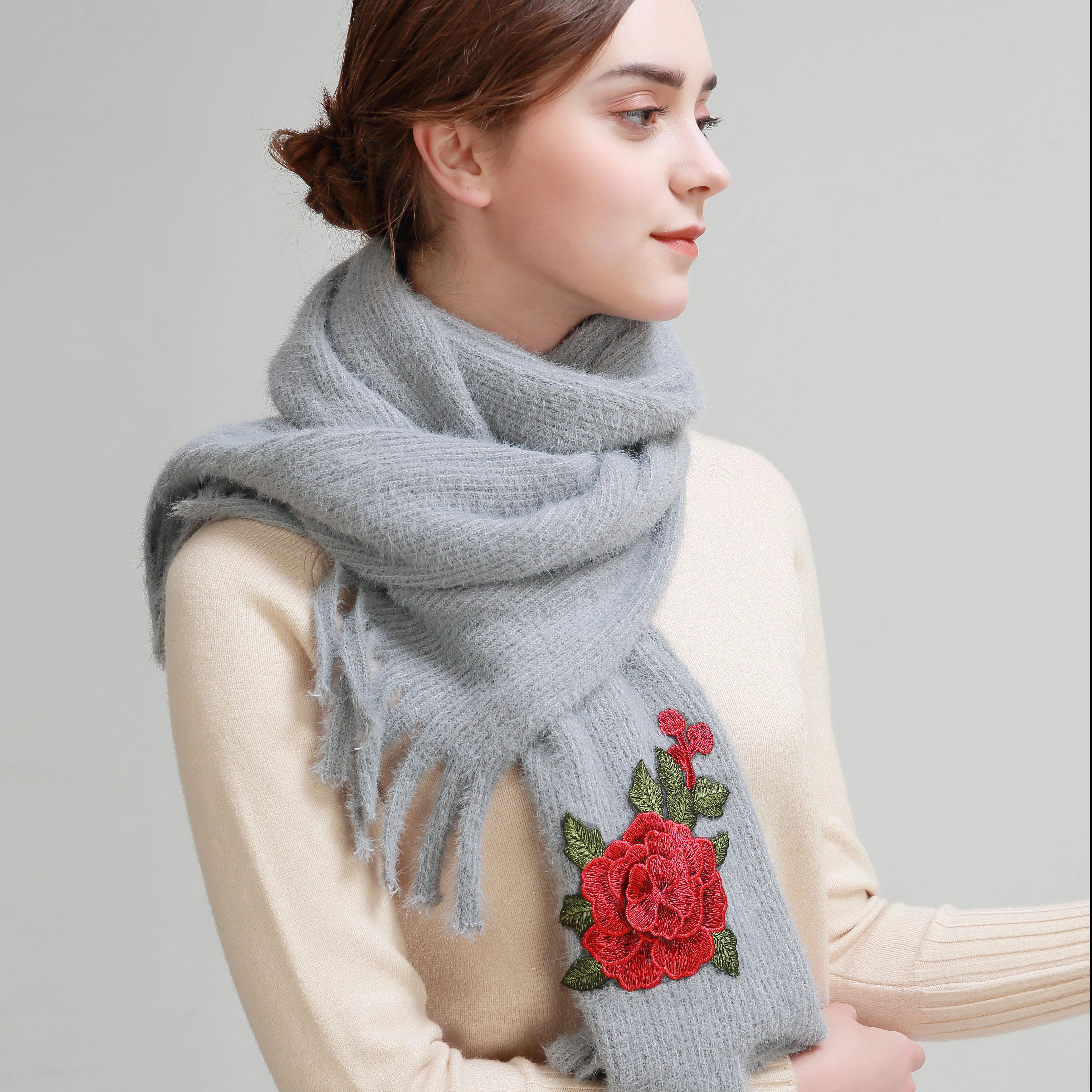 Sumeike 여성 겨울 스카프 자수 플로랄 패턴 탄성 부드러운 겨울 스카프 따뜻한 꽃 장식 니트 스카프 여성 선물scarf