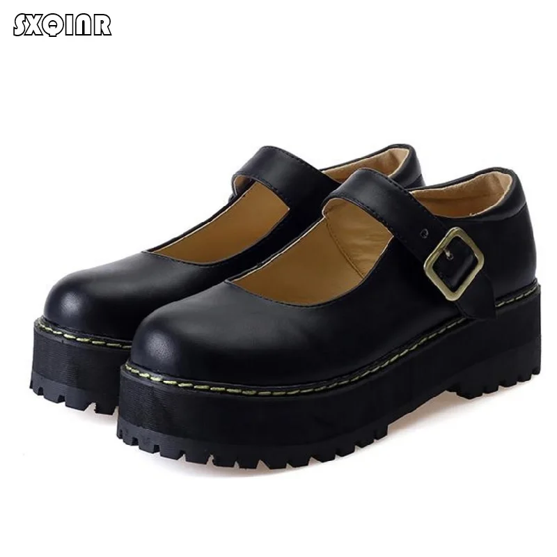 Kopen Vrouwen Flats schoenen Grote maat 35 42 retro College Wind ronde gesp dikke korst muffin schoenen kleine pop schoenen lederen schoenen Zoete