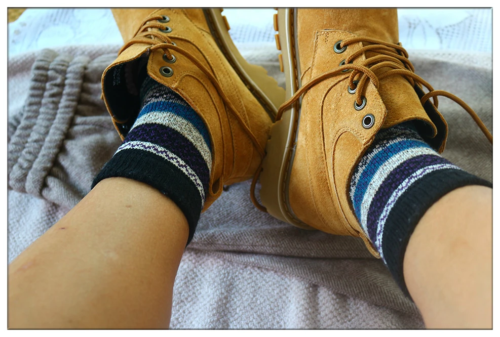 Новинка зимы, женские утолщенные теплые носки в стиле Харадзюку, Ретро стиль, высокое качество, модные повседневные носки из шерстяного материала, дешевые хлопковые носки средней длины