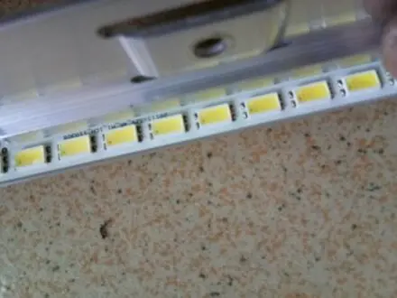 1 Peça Ua26d4003b 2011svs26_4k_h1_1ch_110308 Tira Conduzida 44 Leds 325mm Peças Usadas