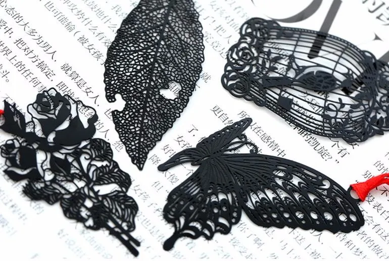 20 шт./лот, выдолбленные черный металлические закладки, птица/цветок/бабочка/Перо/листьев металлические закладки с конвертом как подарок