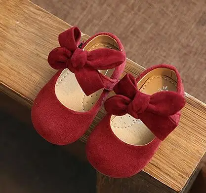 Матовые туфли из натуральной кожи для малышей; коллекция года; сезон осень; Новинка; обувь принцессы для маленьких девочек; милые туфли с бантиком-бабочкой; высокое качество