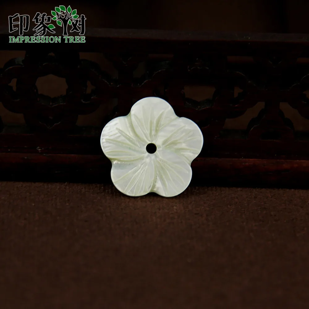 

12pcs 11/17mm Cyan Flower Carven Shell Beads Smooth Side Flower Shell Charms For Handmade Necklace DIY Jewelry Making 1911