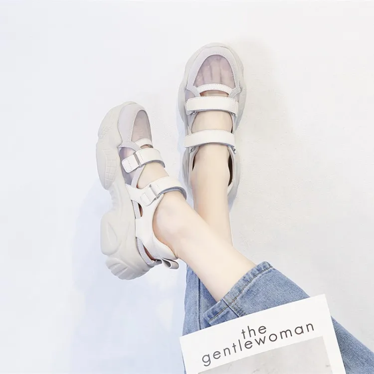 Летние мохнатые сандалии; женские Босоножки с открытым носком и пряжкой; Повседневная Женская дышащая обувь на платформе; цвет белый
