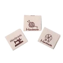50pcs Cotone Etichette di Abbigliamento Fatti A Mano In Rilievo Tag FAI DA TE Bandiera Etichette Per Abbigliamento Accessori Per il Cucito