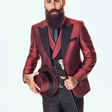 Последние конструкции пальто брюки бордовый атласная Жених Смокинги для женихов Черный нагрудные Блейзер портной итальянские Стиль Мужская Свадьба Пром Костюмы