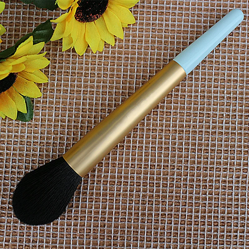 Too Hot Brand Faced Tapered Pointed Makeup Brush Perfect Powder Blush