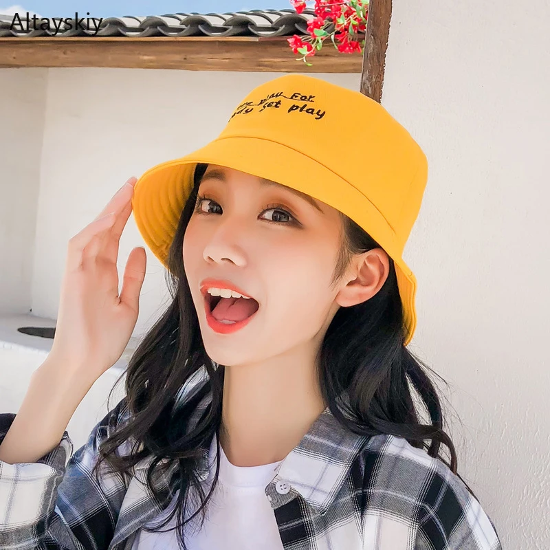 bucket hat trendy