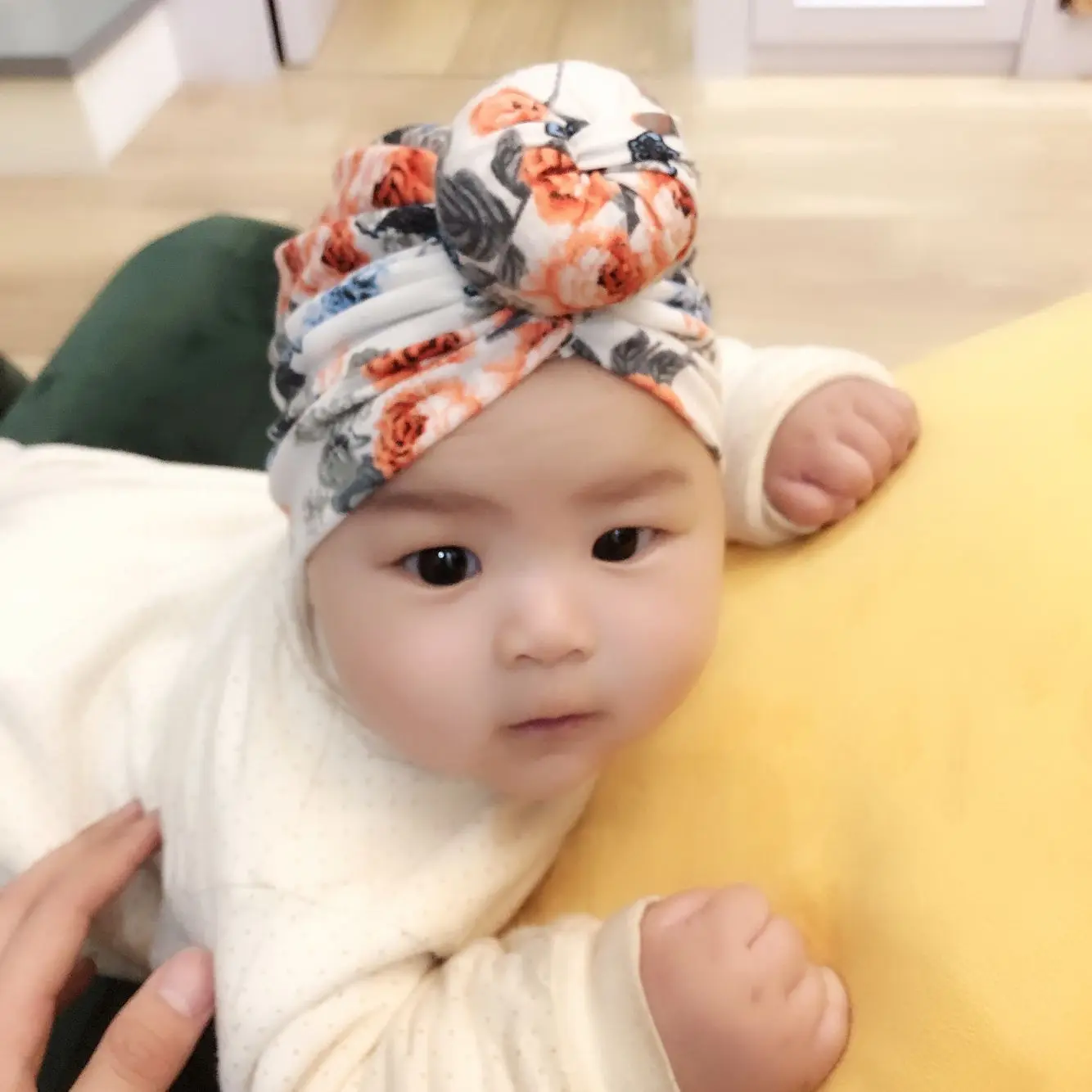 Цветные шапки с цветочным принтом для маленьких девочек; BeBe Turban; бант для новорожденного завязанная шапка унисекс из хлопка; Мягкая Милая шапка с цветком