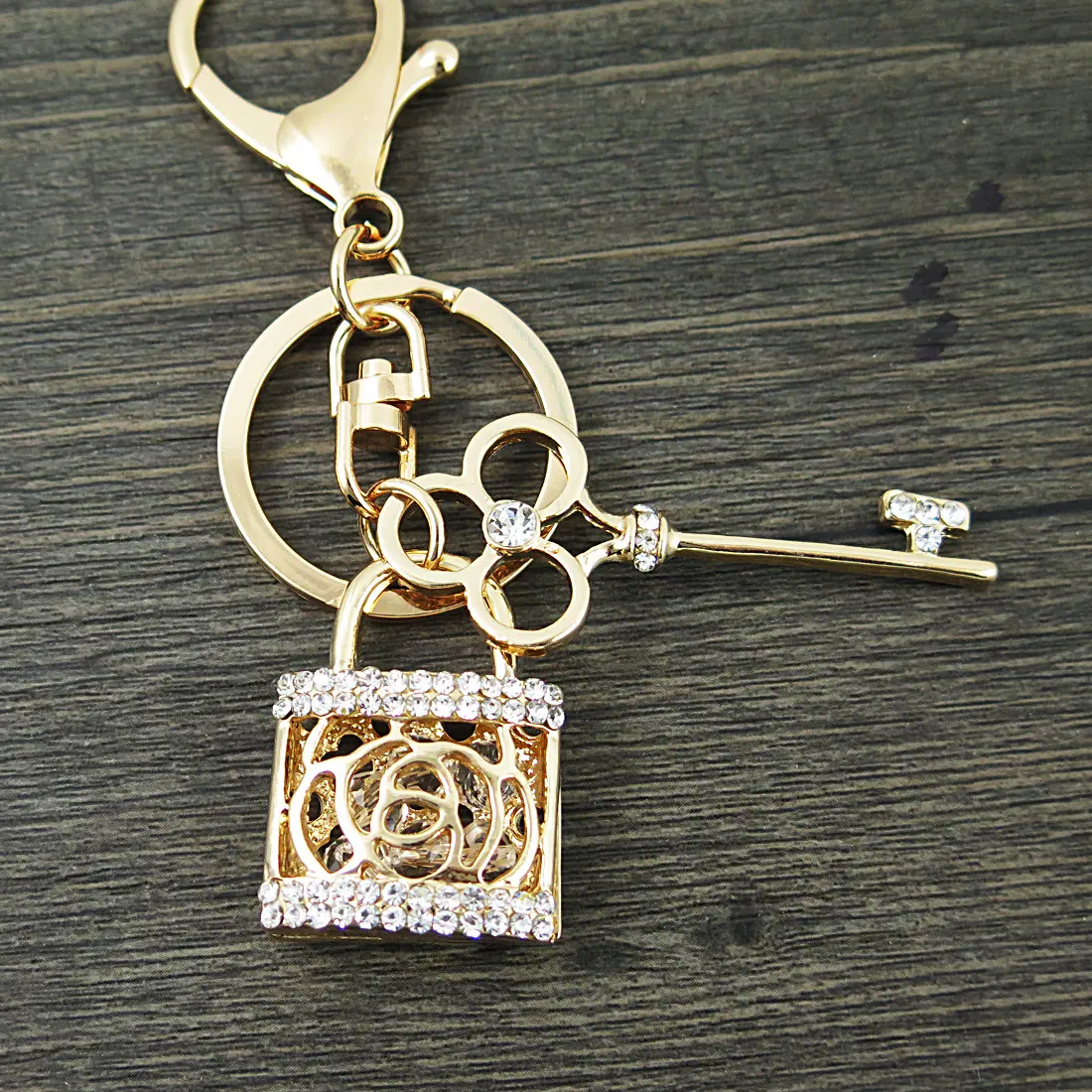 

Fashion Wholesale Zinc Alloy Rhinestone Crystal Heart Keychain Love Lock Key chain Male / Lovers Pendant Key Ring