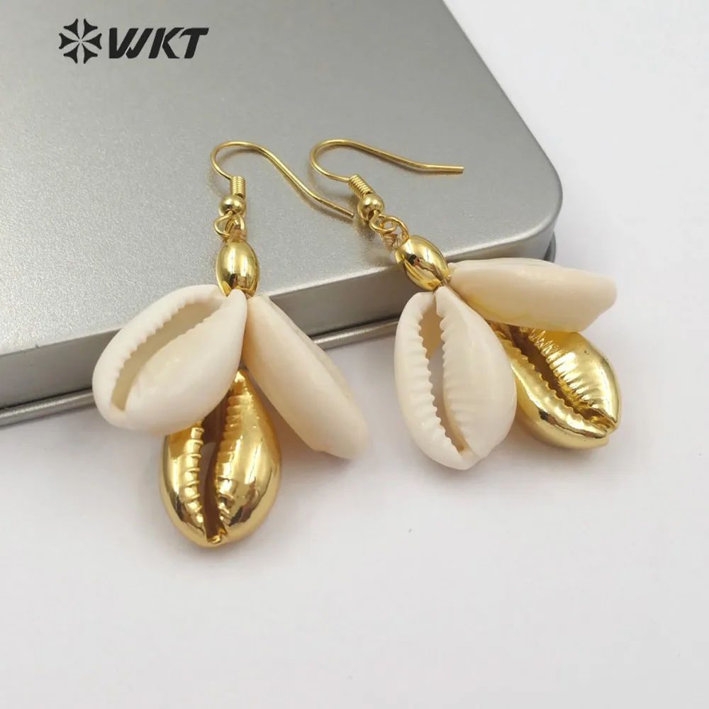 

WT-E497 Boho Style Natural Cowrie Earring Double White Color Cowrie Shell With Full Gold Dipped One Dainty Earring Shell Jewel