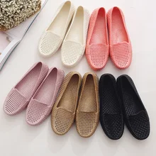 Summer beach mother shoes breathable hole female shoes flat-bottomed sandals quinquagenarian all-match women’s flat heel shoes