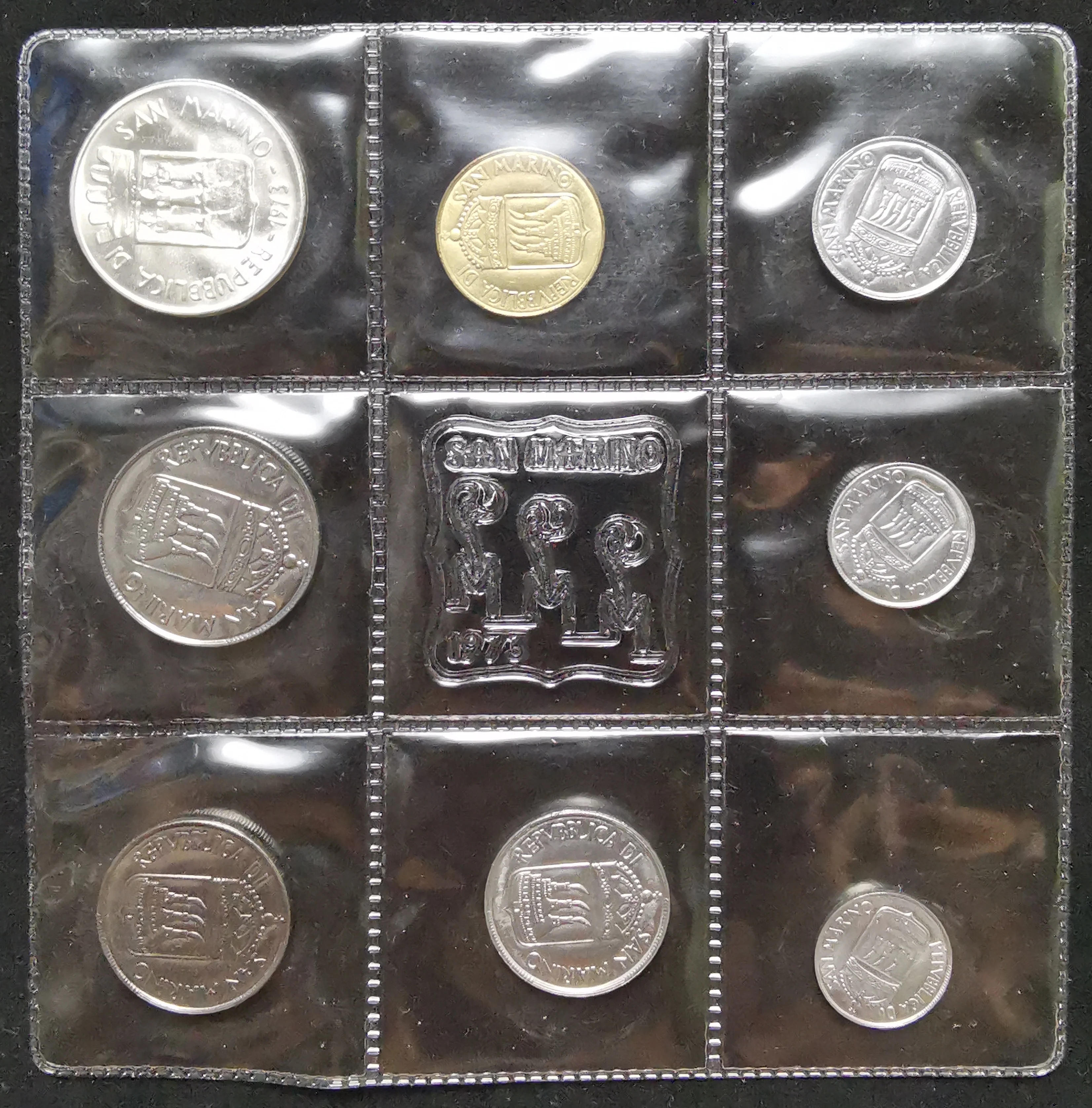 

Rarely with silver coin version 8pcs San Marino coin 100% original coin collection Not circulated 1973 year