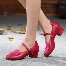 Танцевальная обувь; сценические сандалии для женщин среднего возраста; женские кожаные кроссовки на танкетке