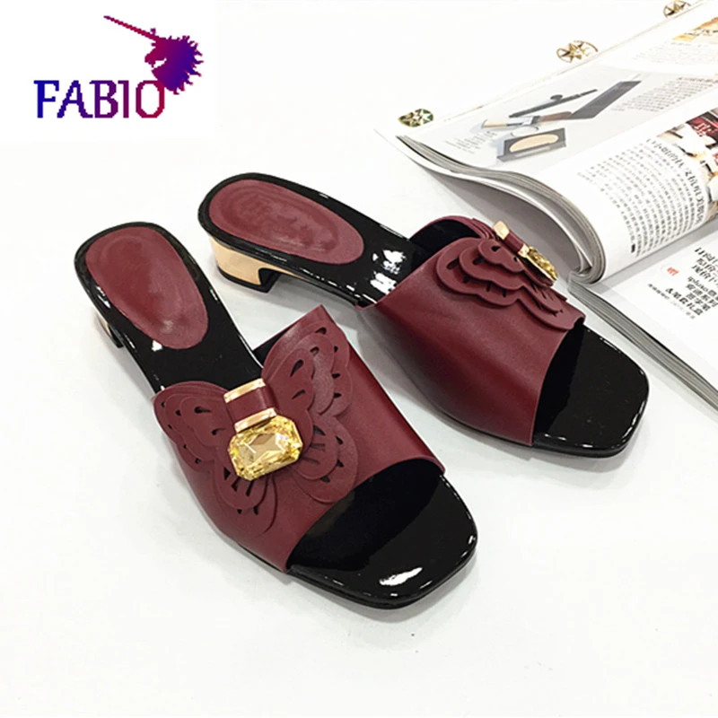 

Ladies'slippers of Nigeria with metal buttons Shoes decorated with beads