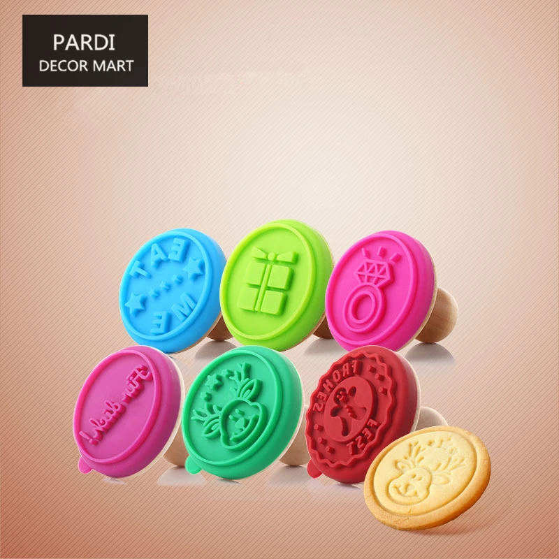 

Cookie seal mold cartoon biscuit seal wooden silicone mold with shape of Gingerbread man, diamond, letter, english, gift, deer