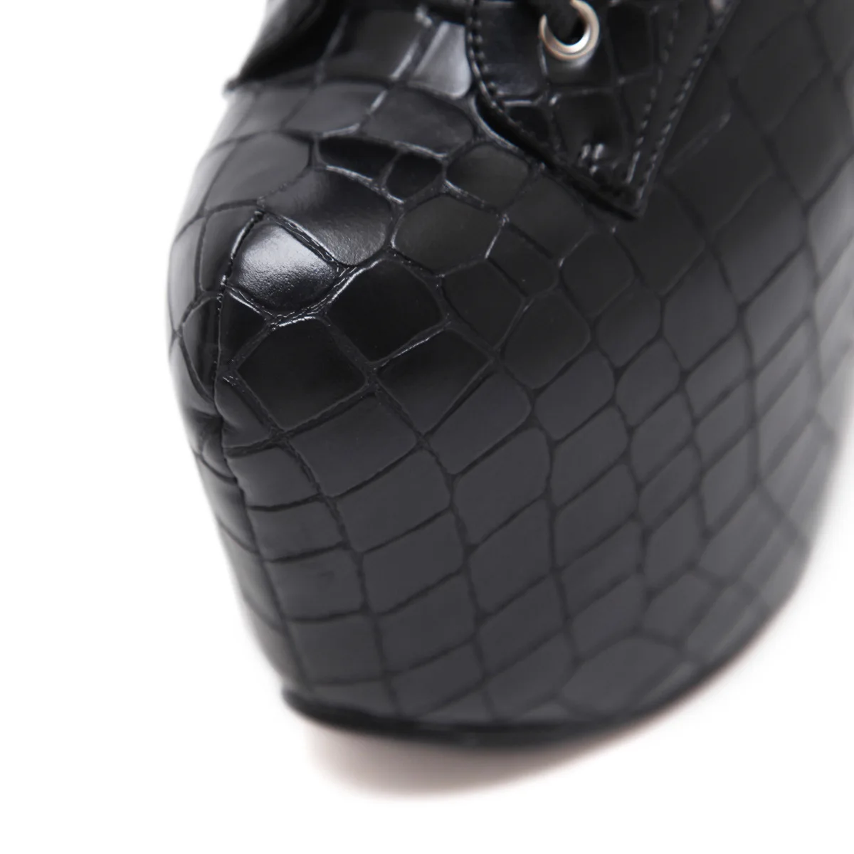Cheap Botas torn.