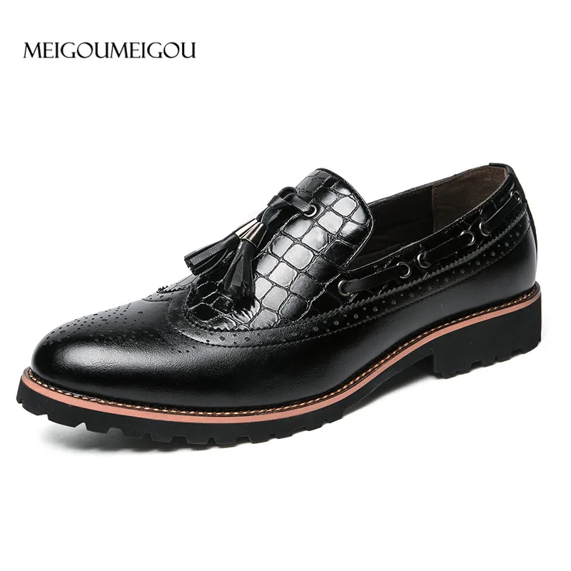 

MEIGOUMEIGUO Slip on Men Leather Casual Shoes Fashion Sequin Loafers Men Python Skin Texture Casual Business Shoes Free Shipping
