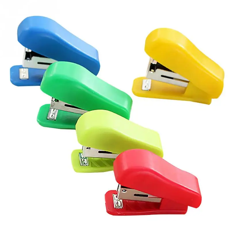 Маленький степлер мини-степлер пластиковые милые офисные канцелярские принадлежности для № 10 скобы цвет случайный