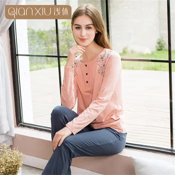 

Qianxiu Long Sleeved Cotton Pajamas Sets Autumn Sleepwear Girls Pyjamas Mujer Lady Casual 2 Piece Sexy Home Clothing Home Gift