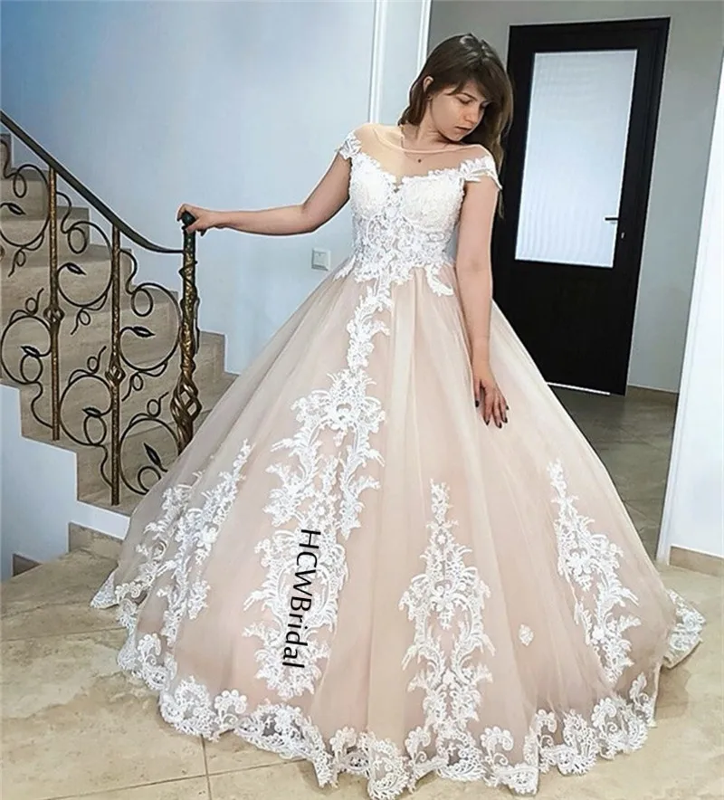 

Gorgeous Lace Appliques Arabic Wedding Dresses 2019 Backless Sweep Train Princess Bridal Dress Luxury Vestido De Noiva