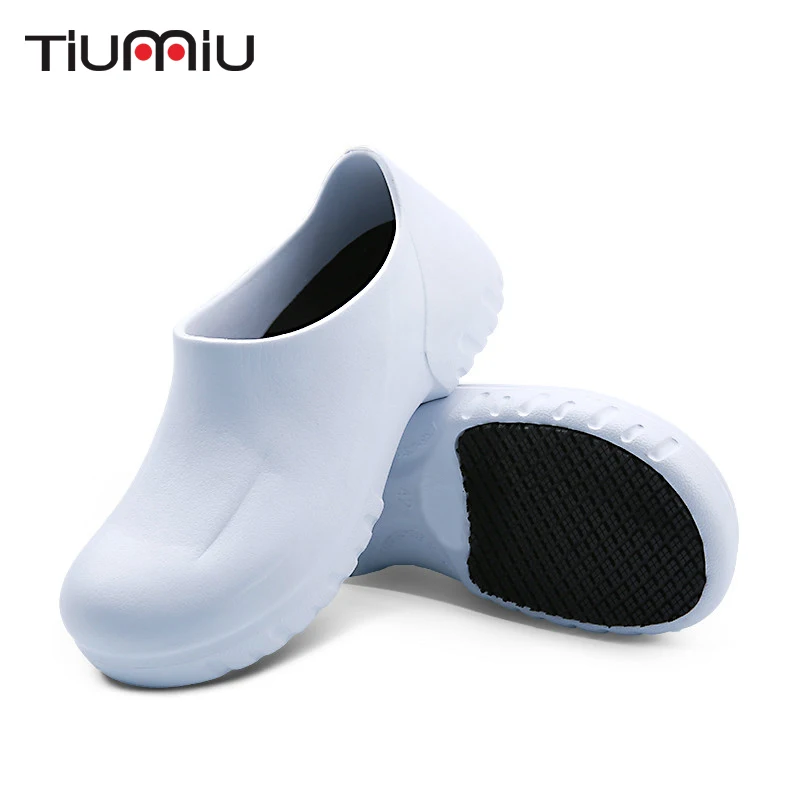 comprar 2019 dos homens Sapatos Respirável Não Deslizamento Sapatos de Trabalho Da Cozinha Do Chef Verão Sapatos Enfermeira Médico Médico Hospitalar Sapatos Casuais calçado