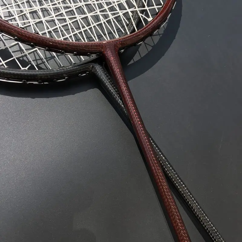 1 unid shippingBLACK libre tejido raqueta de bádminton 100% de fibra de carbono raqueta de bádminton 4u 82G