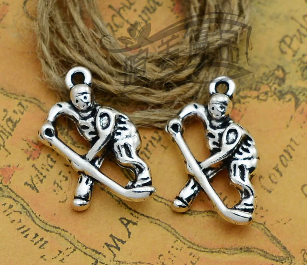 

50pc/lot DIY accessories 25 x16mm ancient silver ice hockey players pendant free shipping