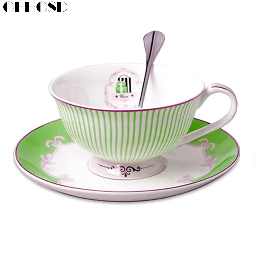 

GFHGSD English Style Ceramic Cup Saucer Sets Bone China Coffee Cups Afternoon Tea Teacup Porcelain Fashion Home Drinkware ISHA10