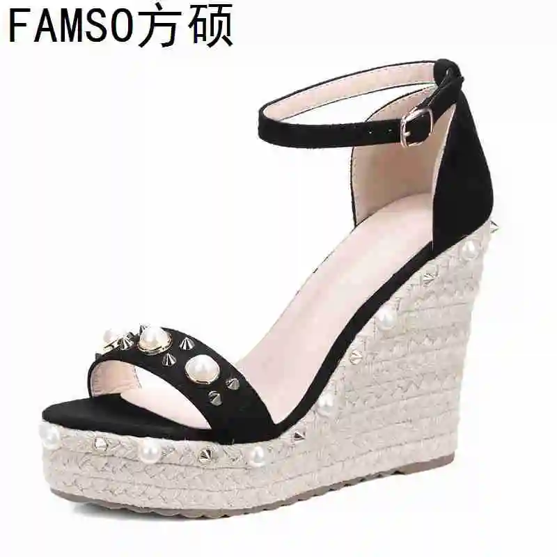 

FAMSO 2019 New Arrival Women Wedges Sandals Rivets Beading Peep toe Platforms Pumps Summer Brand buckle Party Sandals
