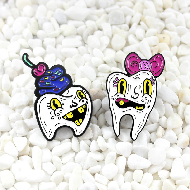 

Funny tooth face brooch Cartoon colorful bow with shiny expression personality badge Denim leather sweater accessories Creative