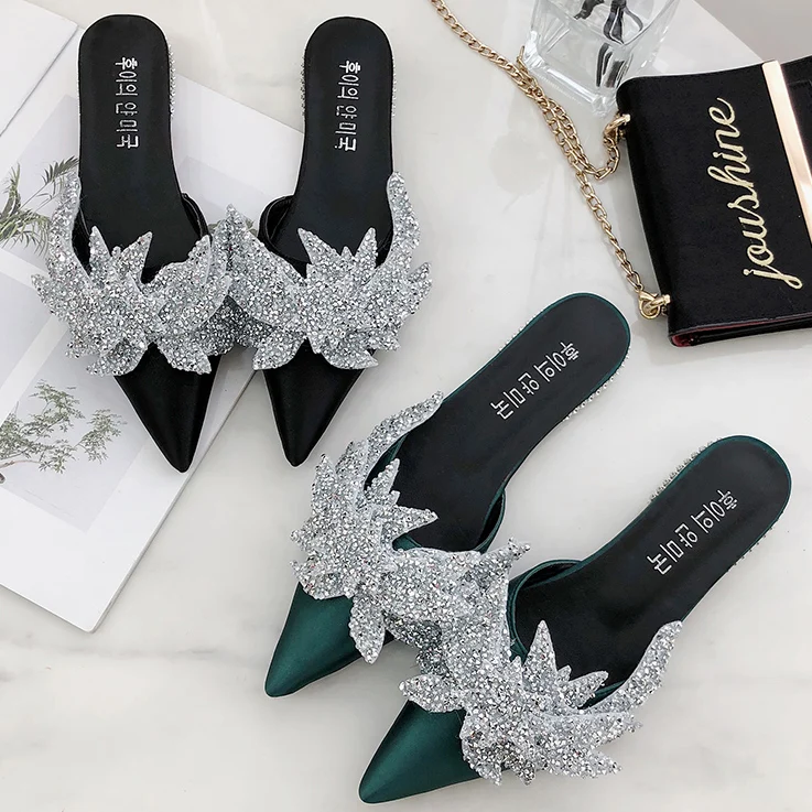 

Women Flats Slip On Mules Rivet Crystal Rhinestone Glitter Flats Shoes Silk Satin Home Outdoor Slides Fashion Pointy Sandals