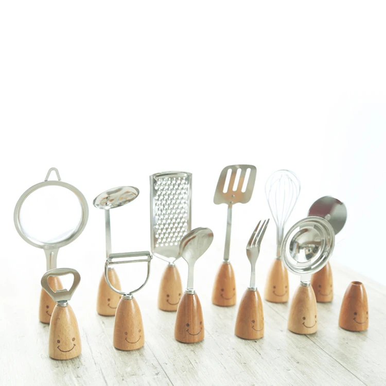 New Creative Cute 12Pcs Beech Wood Smiling Face Handle Stainless Steel Cooking Supplies Suits Kitchen Tools Set Cooking Utensil
